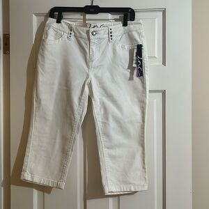 Brand New Inc women’s white jeans